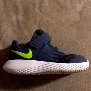 Nike Star Runner shoes
